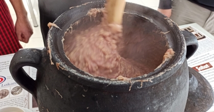 ŞUHUT'UN TESCİLLİ YEMEĞİ ÇÖMLEK İÇİNDE KEŞKEK