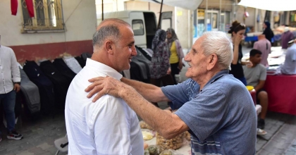 BAŞKAN KAYA, SEMT PAZARINDA VATANDAŞLARLA BULUŞTU