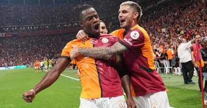 BATSHUAYİ GALATASARAY'A HAYAT VERDİ: TARİHE GEÇEN İLK YABANCI FUTBOLCU