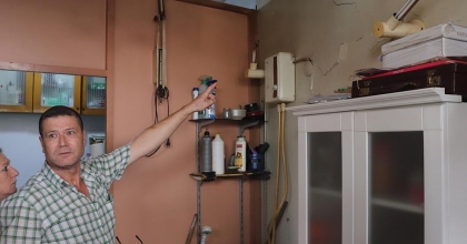 BİR MAHALLE DİKEN ÜSTÜNDE: DERİN ÇATLAKLAR OLUŞTU  