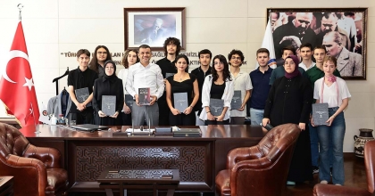 ÇAVUŞOĞLU, ŞAMPİYONLARI AĞIRLADI