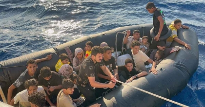 DATÇA’DA 36 DÜZENSİZ GÖÇMEN VE 22 ÇOCUK KURTARILDI