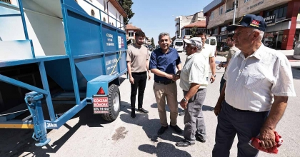 ÇAL’DA ÜRETİCİLERE TARIM MAKİNESİ DESTEĞİ