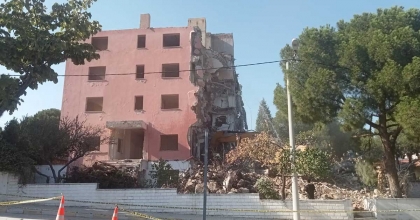 EMNİYET BİNASI YAKILIYOR