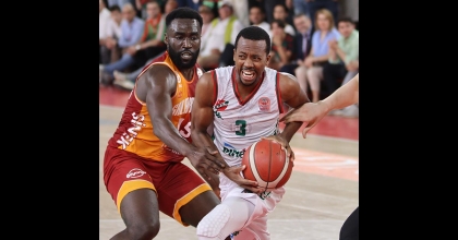 ERRİCK MCCOLLUM, 1 YIL DAHA KARŞIYAKA’DA  