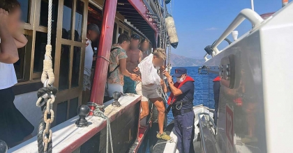 GEZİ TEKNESİNDE YARALANAN VATANDAŞ TAHLİYE EDİLDİ  