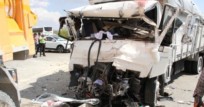 HURDAYA DÖNEN KAMYONETTEN SAĞ ÇIKTI