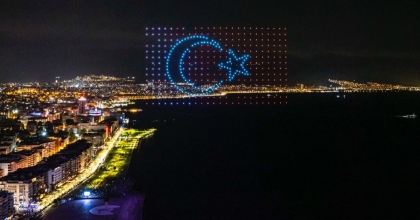 İZMİR'DE 500 DRON İLE 30 AĞUSTOS COŞKUSU