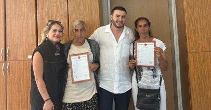 MUSTAFA CECELİ YANGIN MAĞDURU İKİ KARDEŞE EV ALDI