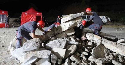 SEFERİHİSAR BELEDİYESİ’NDEN GERÇEĞİ ARATMAYAN DEPREM TATBİKATI