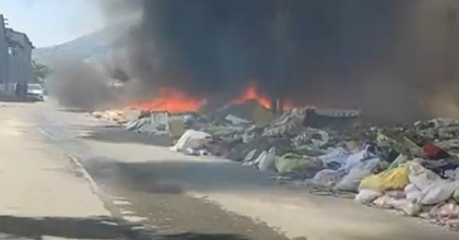 SÖKE'DE KARA DUMANLAR GÖKYÜZÜNÜ KAPLADI