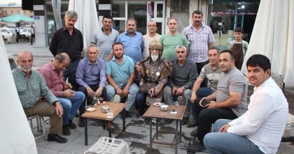 SULTAN ALPARSLAN KOSTÜMÜYLE ŞAŞIRTTI