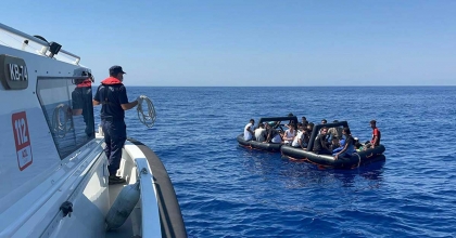 YUNANİSTAN’IN GERİ İTTİĞİ 18 DÜZENSİZ GÖÇMEN KURTARILDI  