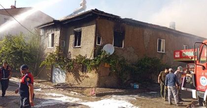 ÇAY’DA YANGIN KORKUTTU  