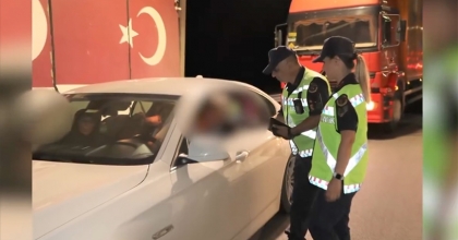 1 HAFTADA 2 MİLYON ARAÇ DENETLENDİ, 447 BİN SÜRÜCÜYE İŞLEM YAPILDI