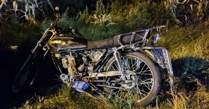 2 MOTOSİKLET VE MİNİBÜSÜN KARIŞTIĞI KAZADA 2 KİŞİ YARALANDI