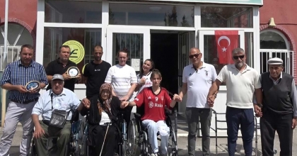 ALMANYA'DAN KÜTAHYA'YA TEKERLEKLİ SANDALYE VE YÜRÜTEÇ GETİRDİLER
