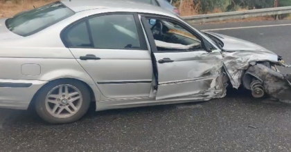 KAFA KAFAYA ÇARPIŞAN 2 OTOMOBİL HURDAYA DÖNDÜ   