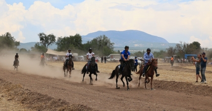 RAHVAN ATLAR PİSTİN TOZUNU ATTIRDI