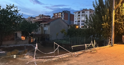 İKİ KOMŞU ARASINDA ÇIKAN KAVGADA 1 KİŞİ HAYATINI KAYBETTİ