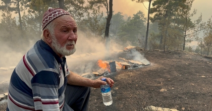 ALEVLER EMEKLERİ YOK ETTİ: YÜZLERCE ARI KOVANI KÜLE DÖNDÜ