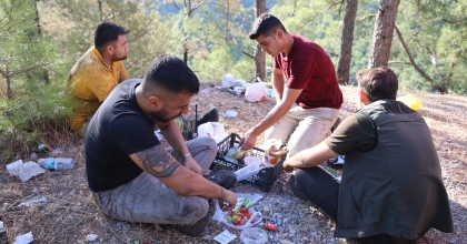 ORMAN EKİPLERİNİN MÜTEVAZI KAHVALTISI