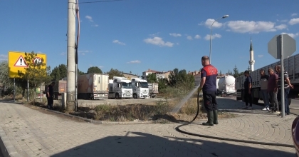 ELEKTRİK DİREĞİNDE ÇIKAN YANGIN KOKUTTU