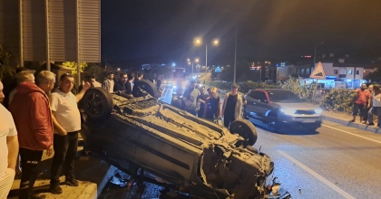 OTOMOBİL TAKLA ATTI, SÜRÜCÜ YARA ALMADAN KURTULDU