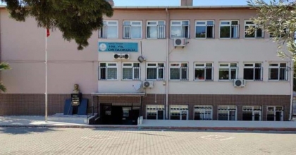 AKHİSAR’DA SINIFI BASAN VELİ KADIN ÖĞRETMENİ DARP ETTİ