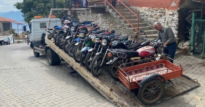 ALAŞEHİR'DE 14 TESCİLSİZ MOTOSİKLET ELE GEÇİRİLDİ