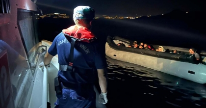 BODRUM'DA 30’U ÇOCUK 65 DÜZENSİZ GÖÇMEN YAKALANDI