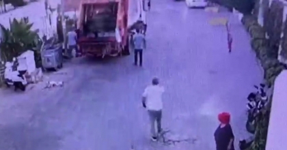 ÇÖP KAMYONUNUN ALTINDA CAN VERDİ