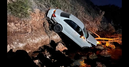 DİDİM’DE OTOMOBİL UÇURUMDAN YUVARLANDI