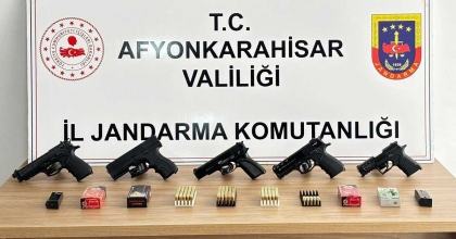 DÜĞÜNDE HAVAYA ATEŞ AÇAN MAGANDALAR SİLAHLARIYLA BİRLİKTE YAKALANDI
