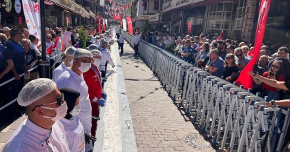 DÜNYANIN EN UZUN LOKUMUNU YAPTILAR