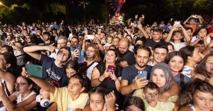 FUARDA MÜZİK VE DANS DOLU GECE  