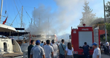 FETHİYE'DE TEKNE YANGINI