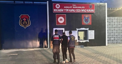 HIRSIZLIK SUÇUNDAN ARANAN ŞAHSI JANDARMA YAKALADI