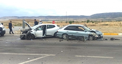 İKİ ARAÇ HURDAYA DÖNDÜ, BİR KİŞİ YARALANDI