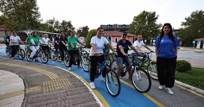 İLK KEZ BİSİKLETE BİNDİLER