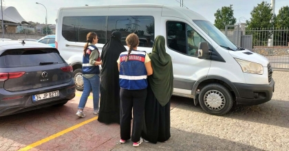 İZMİR MERKEZLİ ‘TERÖRİZM FİNANSMANI’ OPERASYONUNDA 27 GÖZALTI