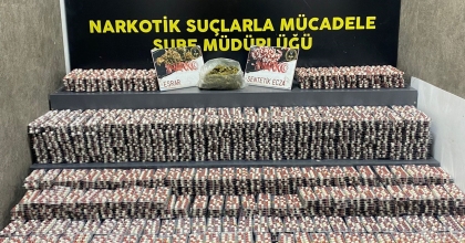 İZMİR'DE BİR ADRESTE 55 BİN UYUŞTURUCU NİTELİKLİ HAP ELE GEÇİRİLDİ