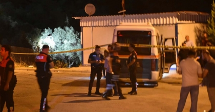 İZMİR'DE YOLCU MİNİBÜSÜNDE CİNAYET