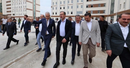 KASAPOĞLU, EGE ÜNİVERSİTESİ’NDE YAPIMI DEVAM EDEN YURTLARI İNCELEDİ