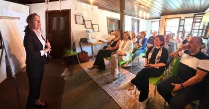 KIRSALDA YAŞAYAN KADINLARA CİNSİYET EŞİTLİĞİ EĞİTİMİ