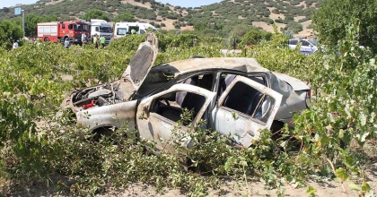 KONTROLDEN ÇIKAN ARAÇ TARLAYA UÇTU: 1’İ AĞIR 5 YARALI