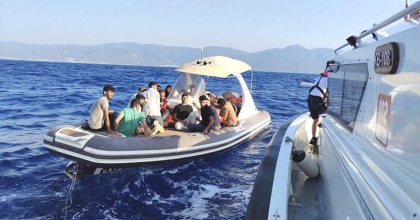 KUŞADASI’NDA 17 DÜZENSİZ GÖÇMEN YAKALANDI