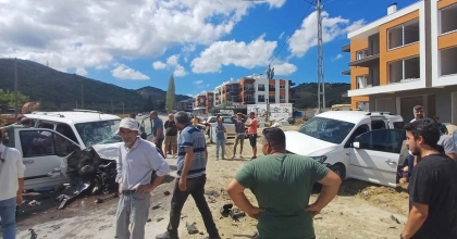 KAFA KAFAYA ÇARPIŞTILAR: 4 YARALI