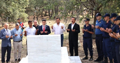 KARACASU'DA ŞEHİT AKAR MEZARI BAŞINDA ANILDI