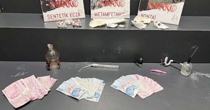 KONAK'TA UYUŞTURUCU OPERASYONLARI: 8 KİŞİ TUTUKLANDI